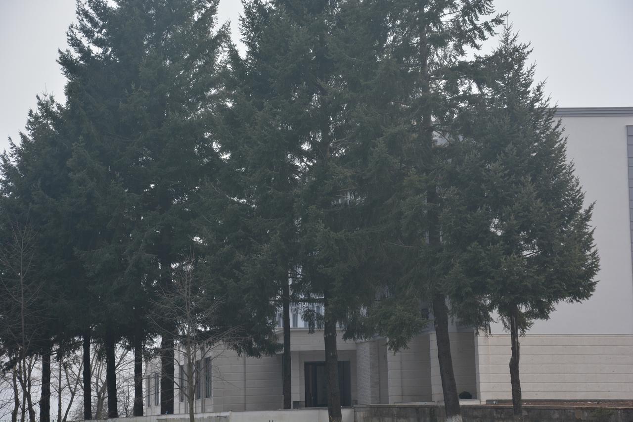 Hotel Turizem Shkelzeni Bajram Curri 外观 照片