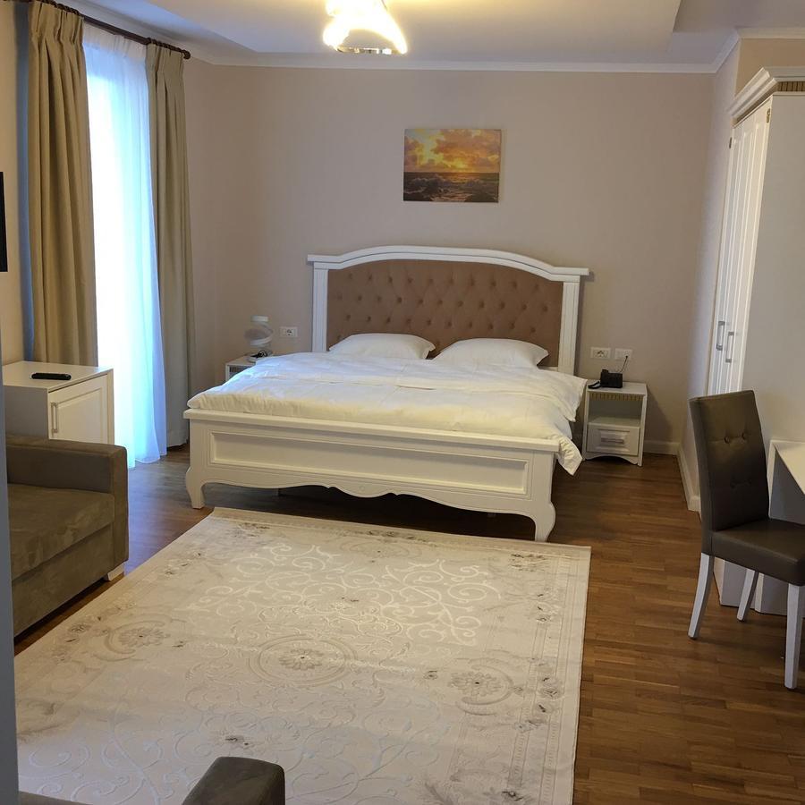 Hotel Turizem Shkelzeni Bajram Curri 外观 照片