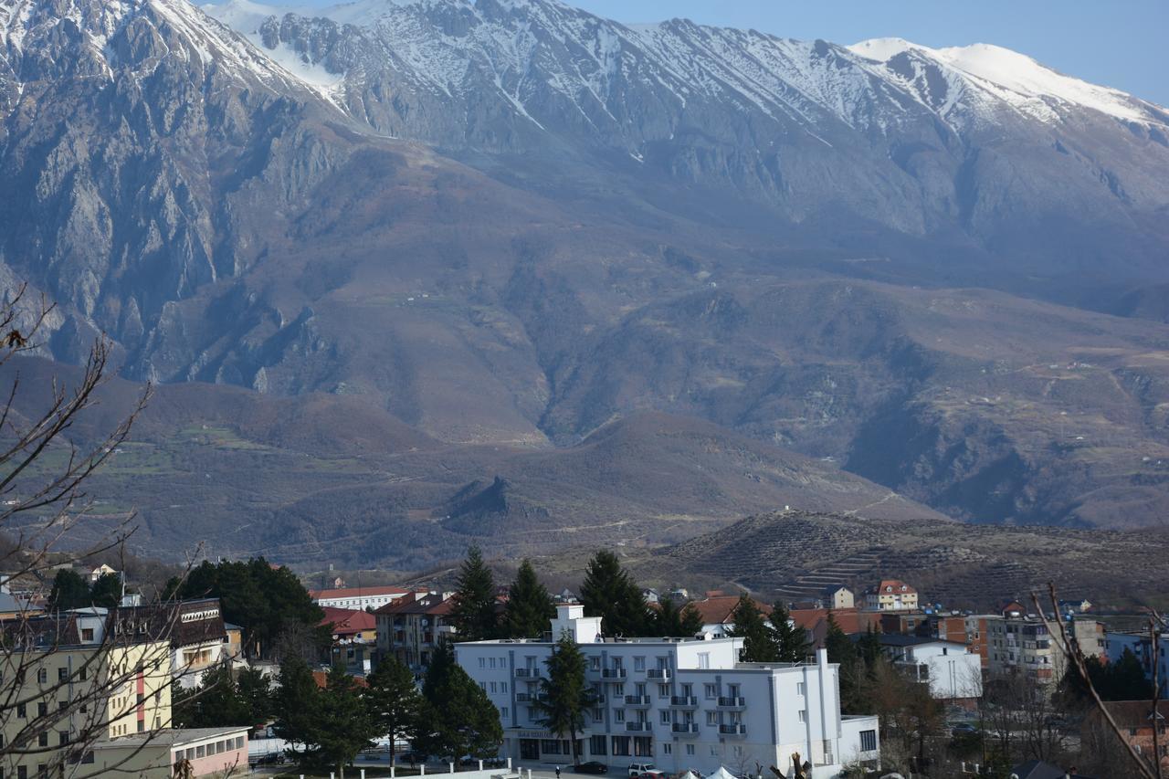 Hotel Turizem Shkelzeni Bajram Curri 外观 照片