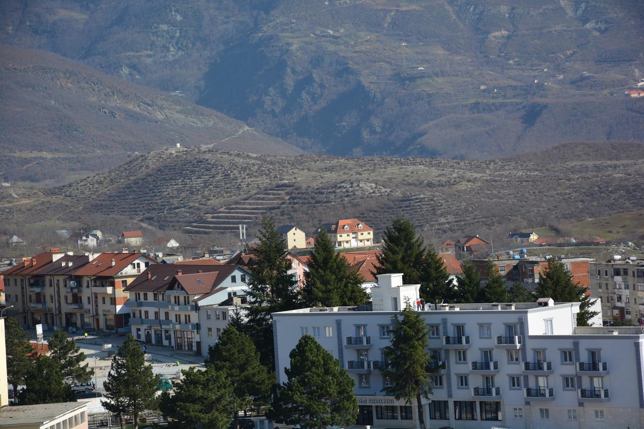 Hotel Turizem Shkelzeni Bajram Curri 外观 照片
