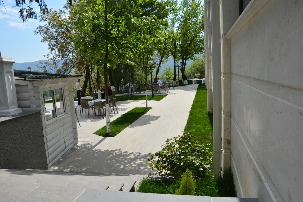 Hotel Turizem Shkelzeni Bajram Curri 外观 照片