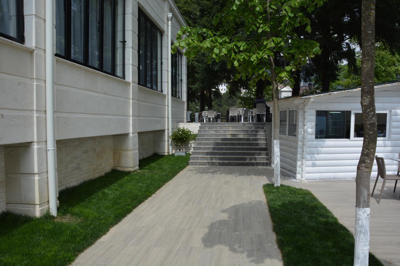 Hotel Turizem Shkelzeni Bajram Curri 外观 照片