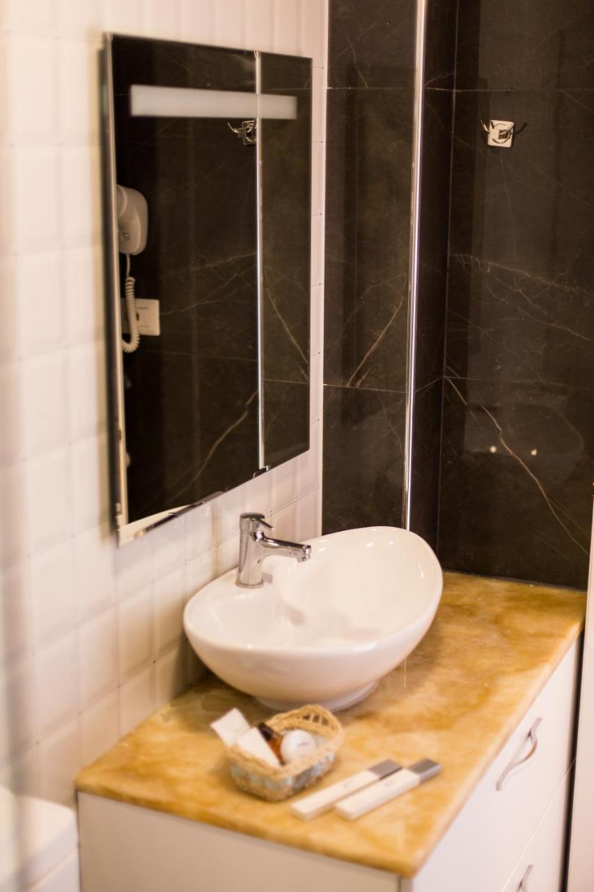 Hotel Turizem Shkelzeni Bajram Curri 外观 照片