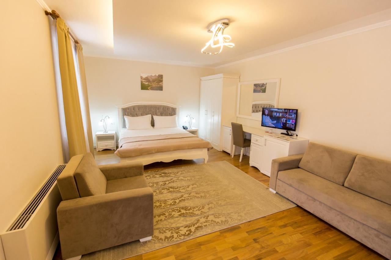 Hotel Turizem Shkelzeni Bajram Curri 外观 照片