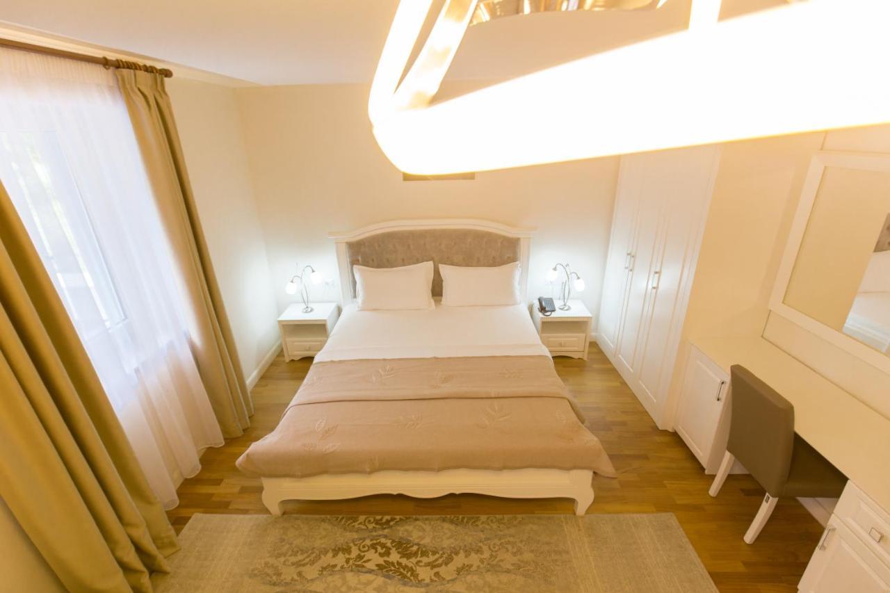 Hotel Turizem Shkelzeni Bajram Curri 外观 照片