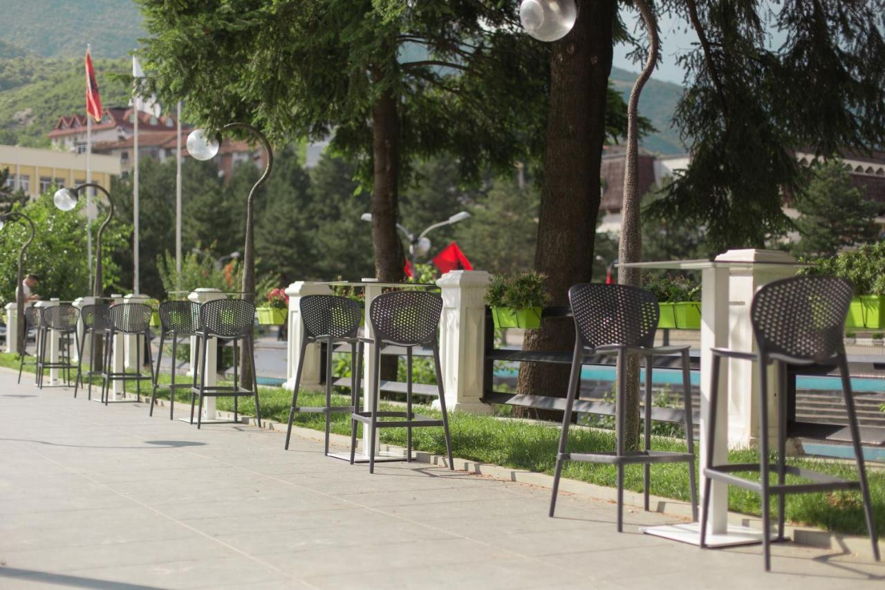 Hotel Turizem Shkelzeni Bajram Curri 外观 照片