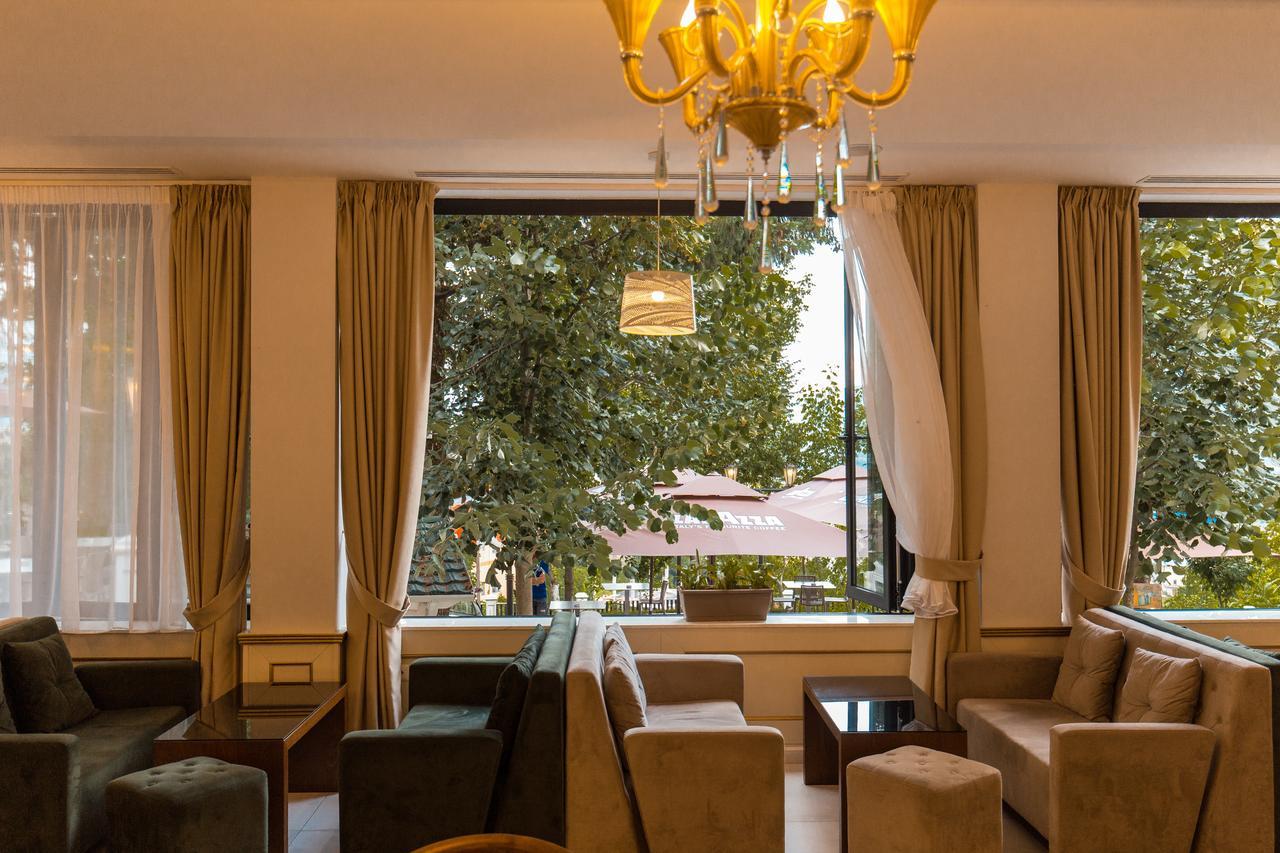 Hotel Turizem Shkelzeni Bajram Curri 外观 照片