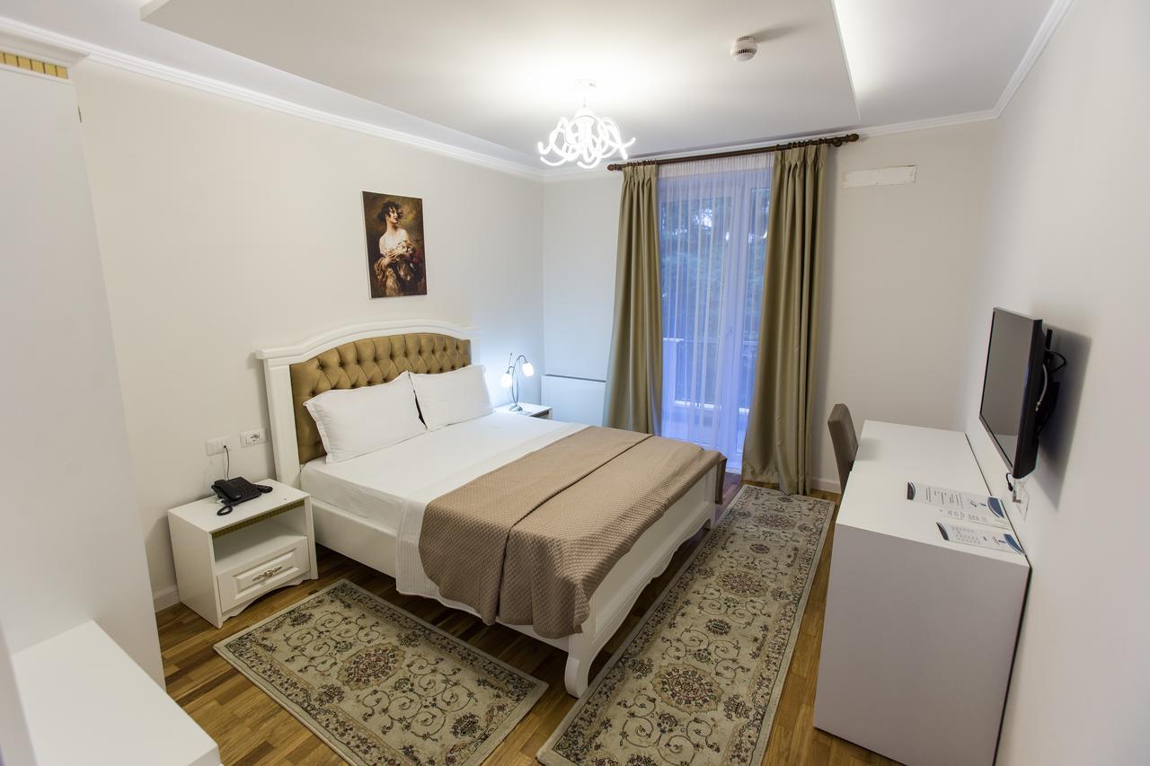 Hotel Turizem Shkelzeni Bajram Curri 外观 照片