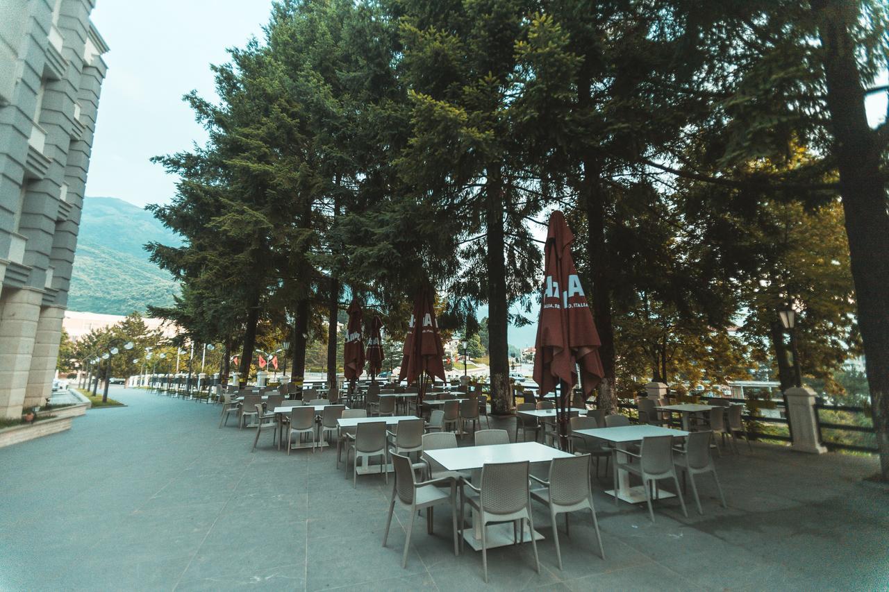 Hotel Turizem Shkelzeni Bajram Curri 外观 照片