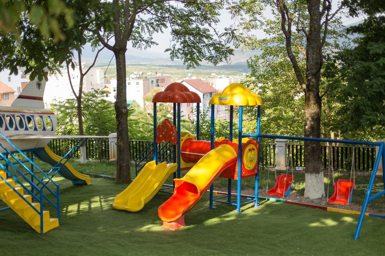 Hotel Turizem Shkelzeni Bajram Curri 外观 照片