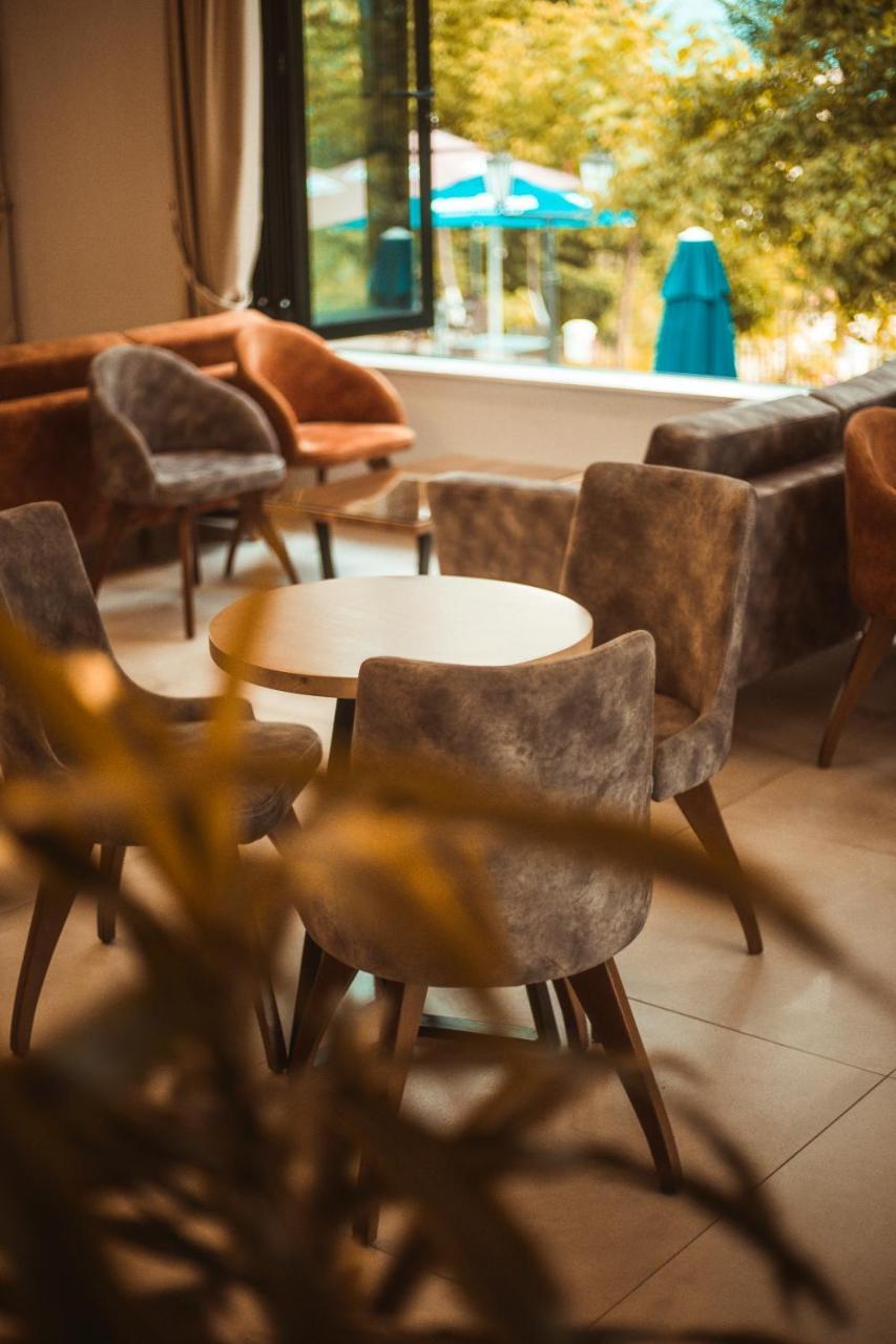 Hotel Turizem Shkelzeni Bajram Curri 外观 照片