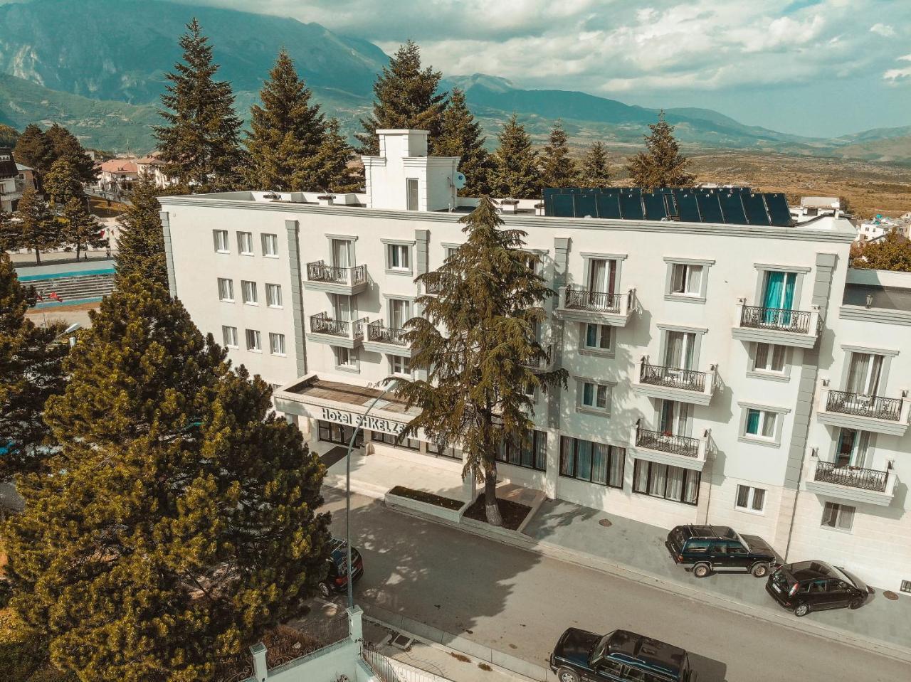 Hotel Turizem Shkelzeni Bajram Curri 外观 照片